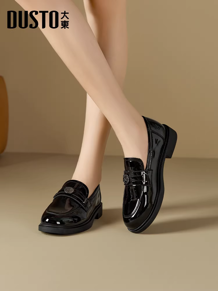 Giày Loafer Nữ Dadong Gold Coin Thu Đông 2025 Mẫu Mới Màu Đen Bóng Kiểu Anh Đế Mềm Giày Da Đi Làm