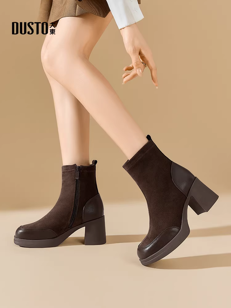 Giày bốt ngắn màu đen Dadong dành cho nữ 2025, kiểu mới thu đông, gót dày, cao gót, đế dày, mũi tròn, chất liệu thun ôm chân.