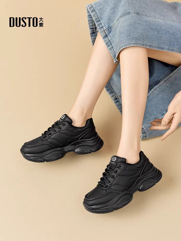 Giày thể thao đế bánh mì nữ, giày đen mùa thu đông 2025 mới, giày thể thao thường ngày, giày tăng chiều cao.