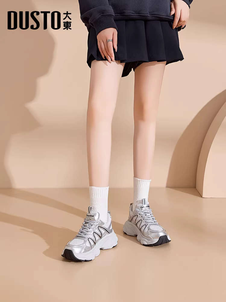 Giày thể thao bố dành cho nữ màu đen, giày thể thao đế dày tăng chiều cao mùa thu đông 2025 mới dành cho nữ.