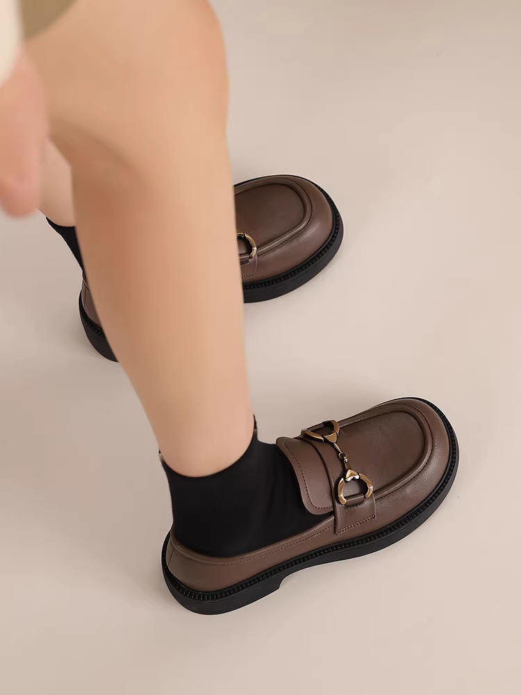 Giày da trắng Dadong dành cho nữ 2025, mẫu mới thu đông, mũi tròn, đa năng, giày đơn đế dày, kiểu lười, giày nữ