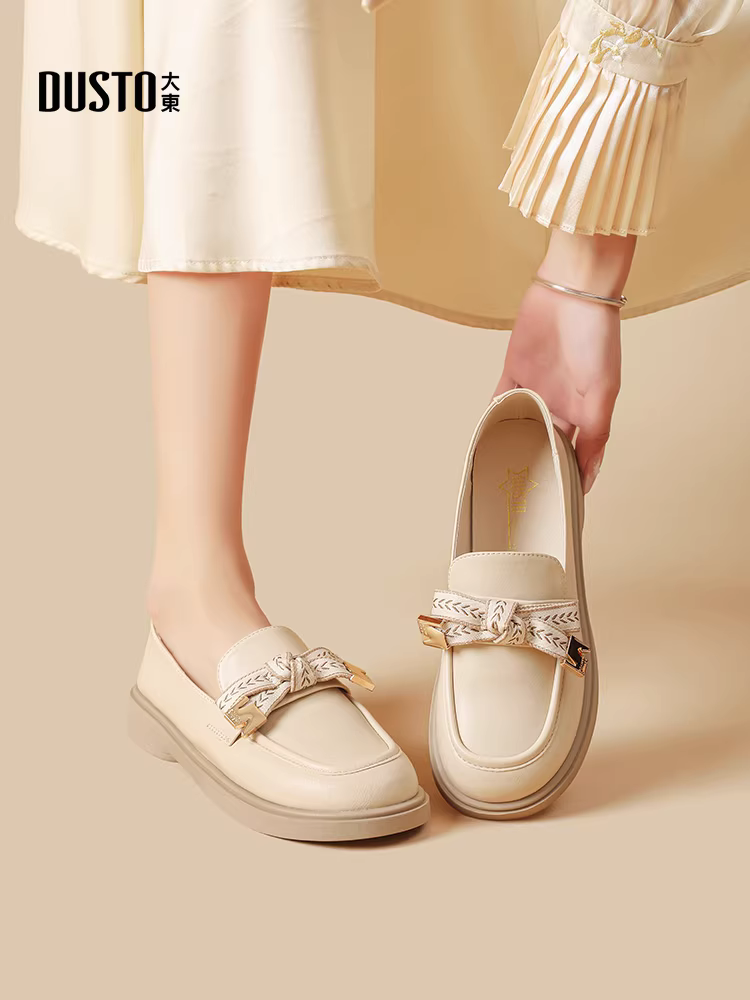 Giày lười đế dày Dadong dành cho nữ, mùa thu đông 2025, kiểu Pháp màu be, gót thấp, chất liệu da, kiểu lười đi làm.