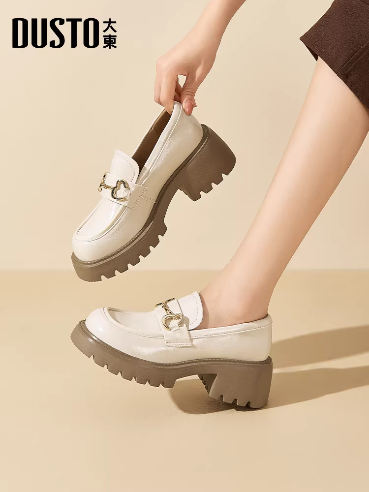 Giày da nhỏ kiểu Anh đen Dadong dành cho nữ, mẫu mới thu đông 2025, đế dày, kiểu platform, mũi tròn, giày đơn.