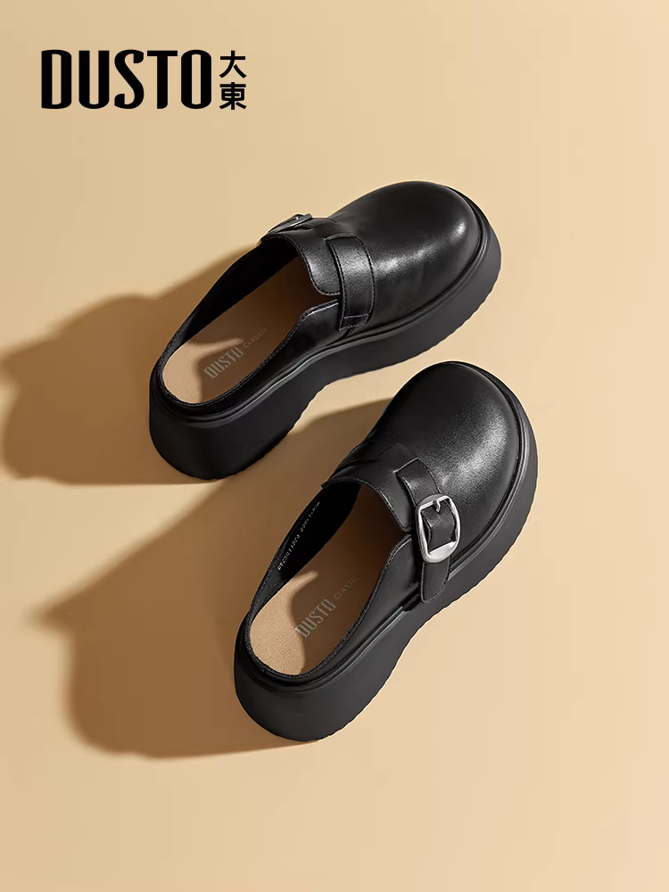 Giày nữ đế dày, mũi kín, kiểu lười đi ngoài trời, kiểu dáng mùa hè mới 2025, chất liệu da đen.