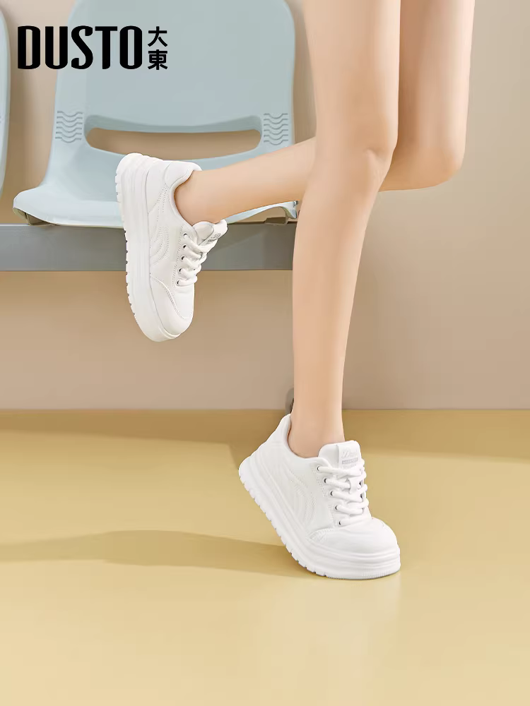 Giày thể thao trắng đa năng Dadong dành cho nữ, mẫu giày thời thượng thu đông 2025, giày thể thao đế dày phổ biến dành cho nữ.