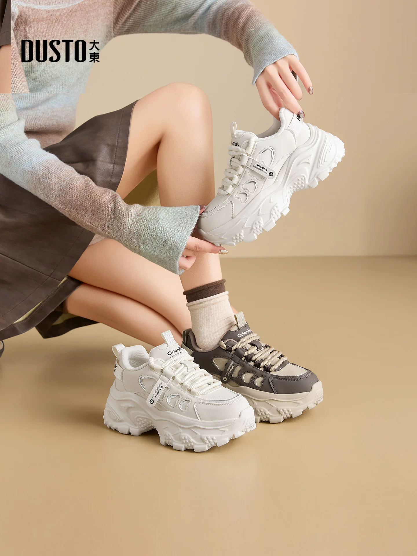 Giày thể thao đế xuồng nữ kiểu dáng mới thu đông 2025, giày trắng đa năng phối hợp tốt với quần ống rộng, giày tăng chiều cao.