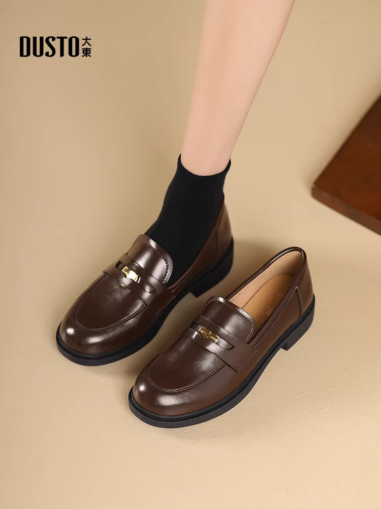 Giày da nữ Dadong Brown phong cách retro Anh quốc 2025, kiểu dáng mới thu/đông, giày bệt họa tiết hoa trà