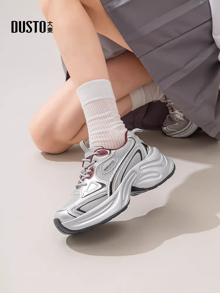 Giày thể thao bố dành cho nữ màu bạc, đế dày, mẫu thu đông 2025 mới, giày lưới thoáng khí, giày thể thao đa năng, phong cách thường ngày.