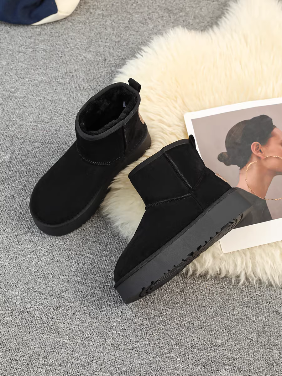 Giày bốt nữ đế dày đi mùa đông, lót lông cừu và dày dặn, mẫu mới 2025, chống trơn trượt, giữ ấm, kiểu ngắn.