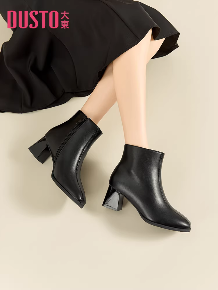 Giày bốt cao gót ngắn Dadong dành cho nữ 2025, mẫu mới thu đông, giày cao gót kiểu Pháp, bốt cổ ngắn màu trắng, mũi vuông, gót thô, kiểu dáng ôm sát.