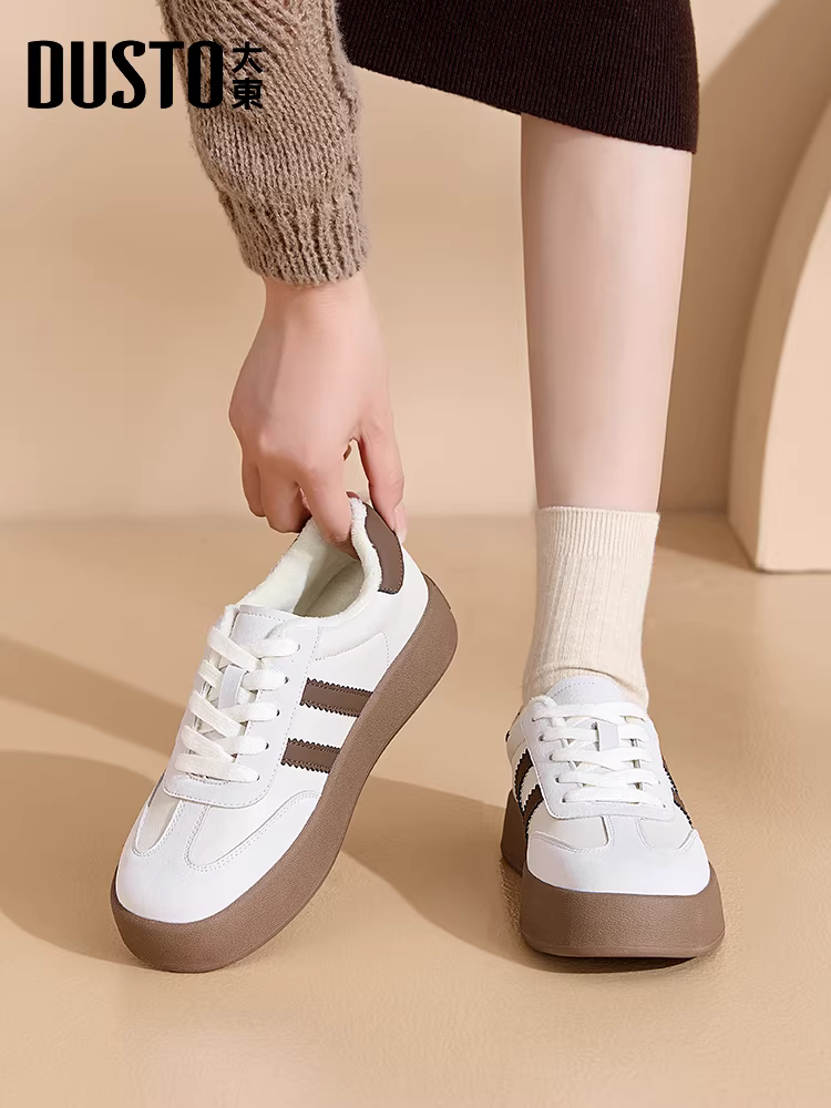 Giày thể thao nữ đế dày, mẫu mới thu đông 2025, giày thể thao lót lông, giày trắng đa năng.