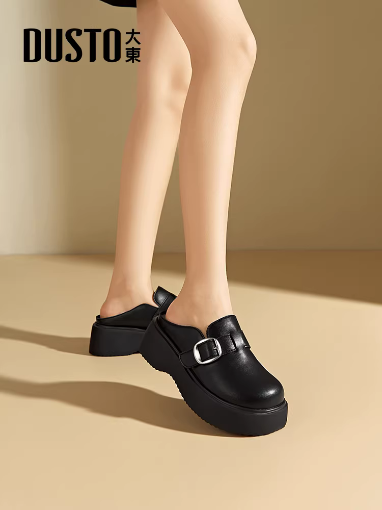 Giày nữ đế dày, mũi kín, kiểu lười đi ngoài trời, kiểu dáng mùa hè mới 2025, chất liệu da đen.