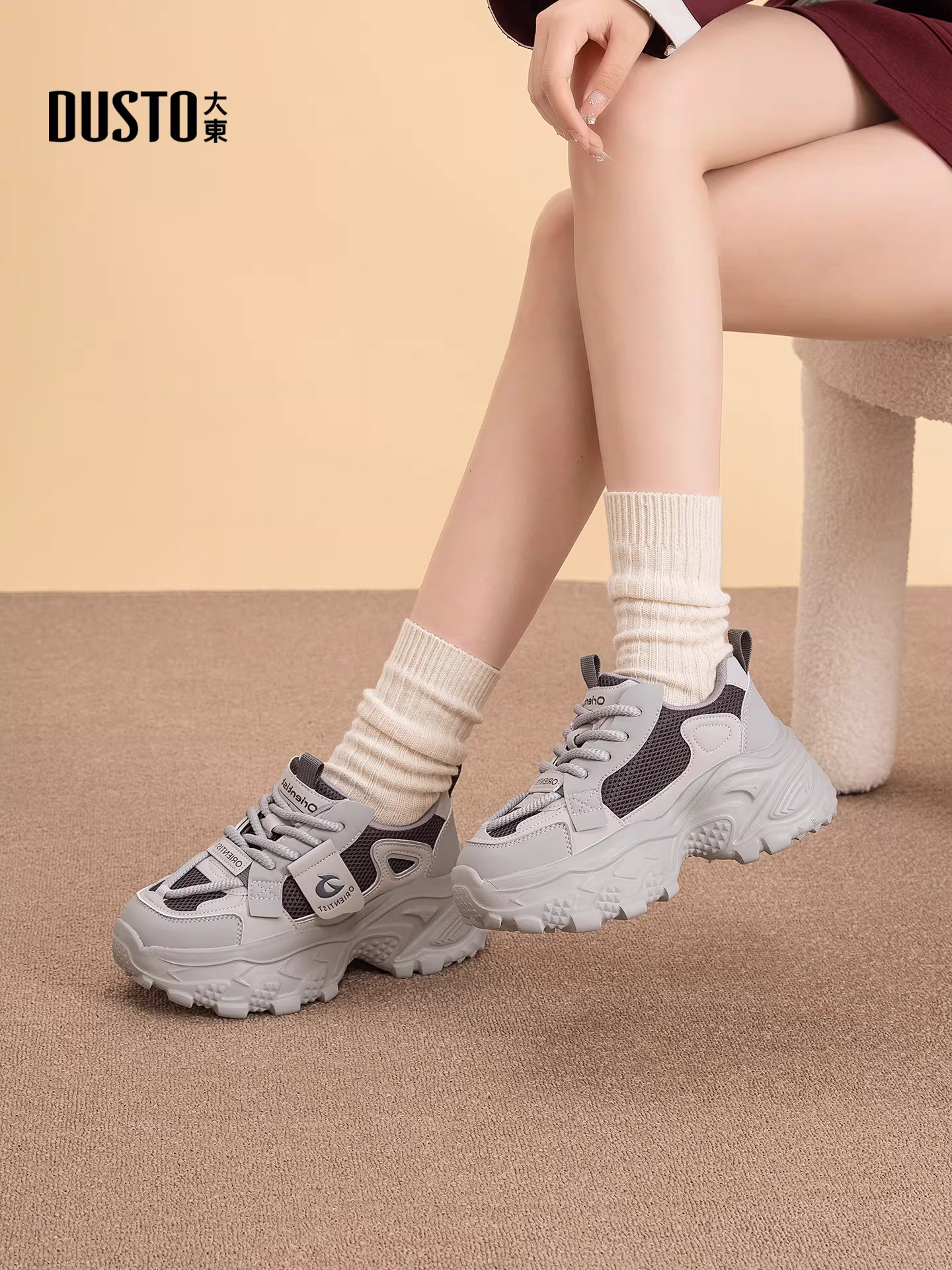 Giày thể thao đế dày màu trắng dành cho nữ, giày thể thao mùa thu mới 2025, giày tăng chiều cao, giày thể thao màu trắng dành cho nữ.