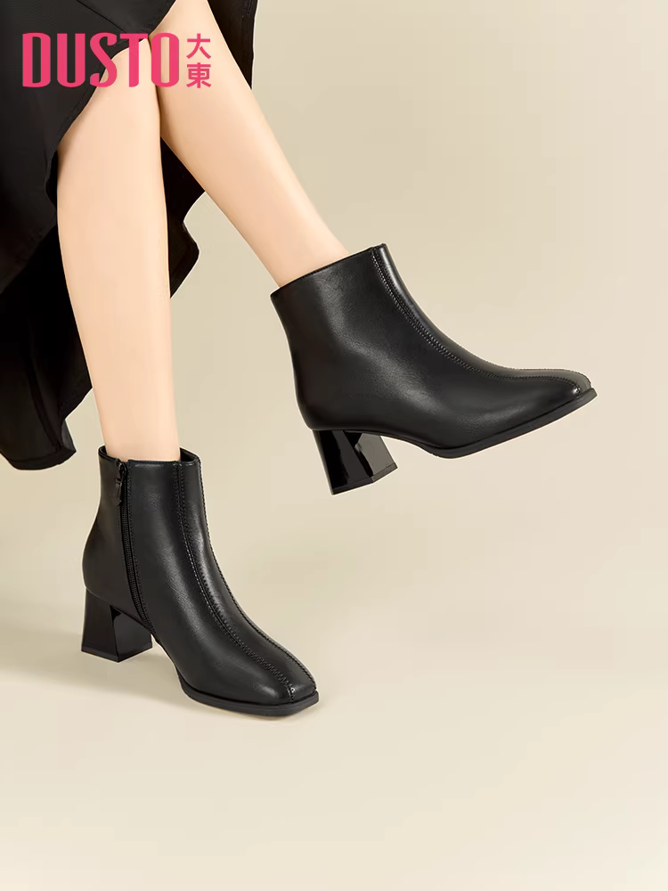 Giày bốt cao gót ngắn Dadong dành cho nữ 2025, mẫu mới thu đông, giày cao gót kiểu Pháp, bốt cổ ngắn màu trắng, mũi vuông, gót thô, kiểu dáng ôm sát.