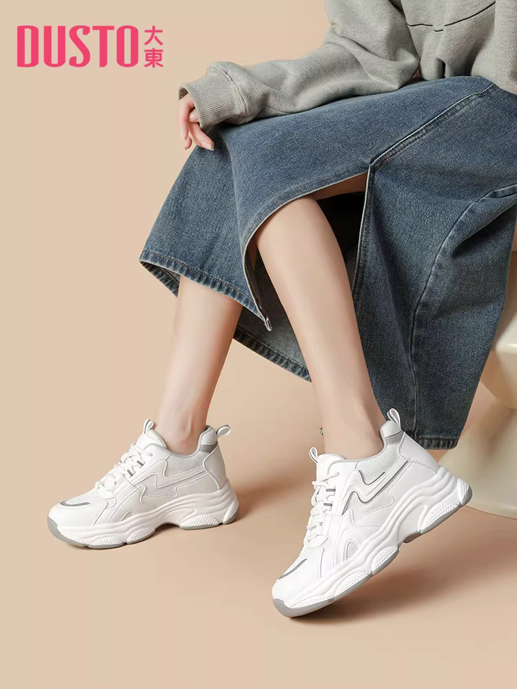 Giày thể thao bố 2025 kiểu mới đế dày giúp chân trông nhỏ nhắn, giày thể thao trắng mũi tròn thời thượng đa năng dành cho nữ.