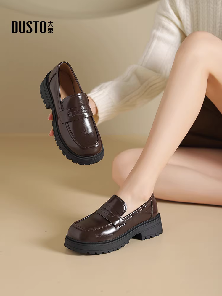 Giày lười kiểu Anh Dadong dành cho nữ, giày đen mới mùa thu đông 2025, giày đơn đế dày gót cao, giày da nhỏ kiểu lười.