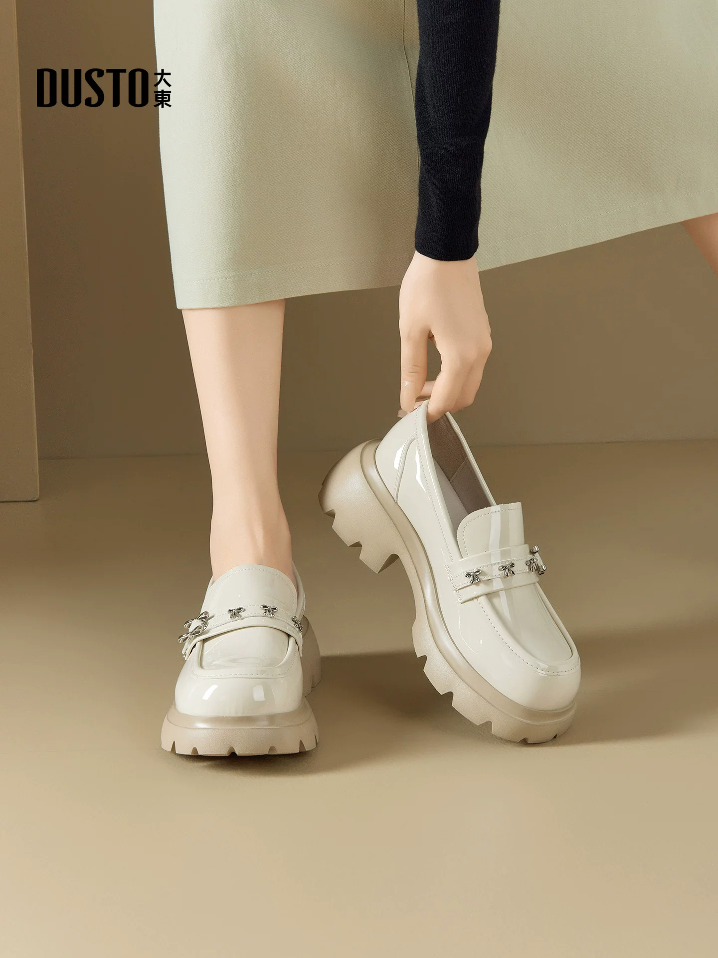 Giày lười đế dày màu đen Dadong dành cho nữ, mẫu mới thu đông 2025, rất thời trang và thoải mái, kiểu Anh, giày da nhỏ gọn.