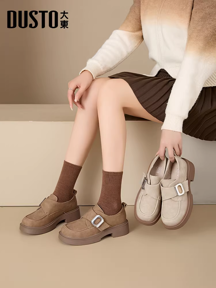 Giày lười đế dày Dadong dành cho nữ 2025, giày nữ thu đông mới, kiểu retro, cổ sâu, giày đơn phối chân váy, gót dày, giày da nhỏ.