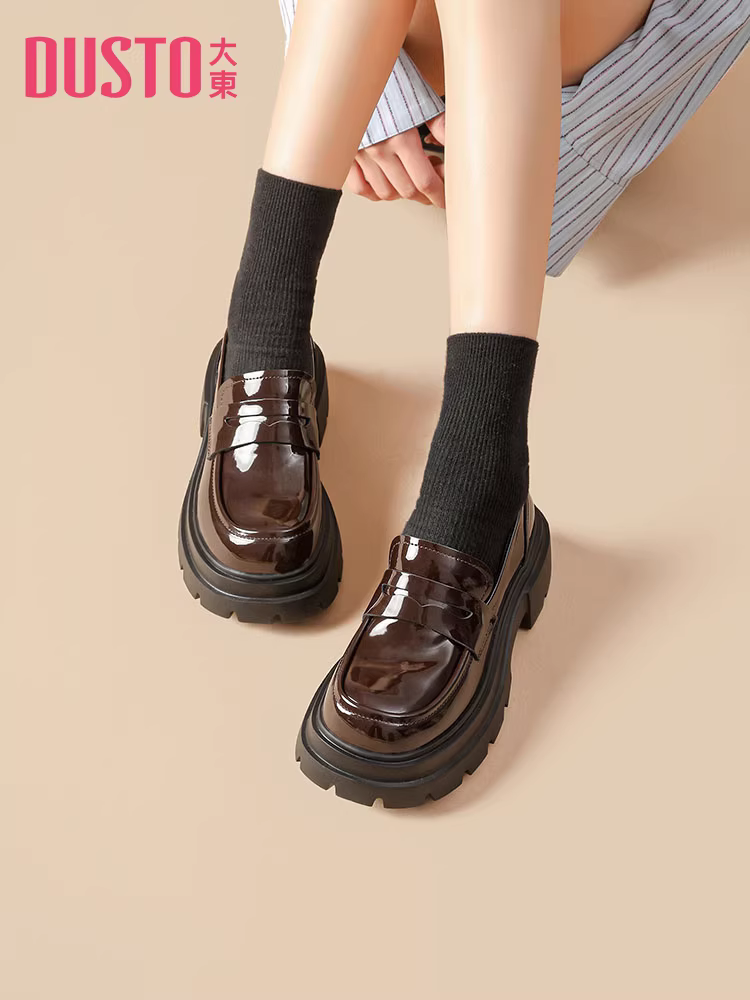 Giày lười nữ đế dày 2025 mẫu mới thu đông màu đen da bóng mũi tròn kiểu Anh tăng chiều cao giày da nhỏ gọn