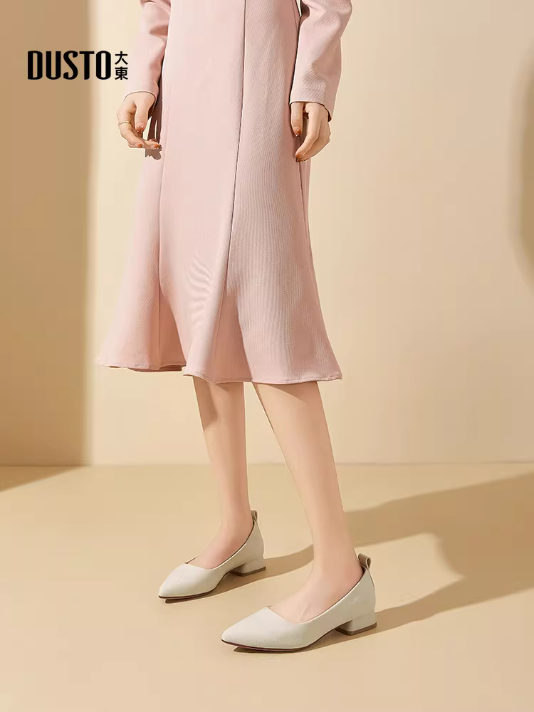 Giày bệt mũi nhọn màu trắng Dadong dành cho nữ, kiểu Pháp mùa thu mới 2025, gót thấp, gót thô, giày nông, giày đi làm nữ