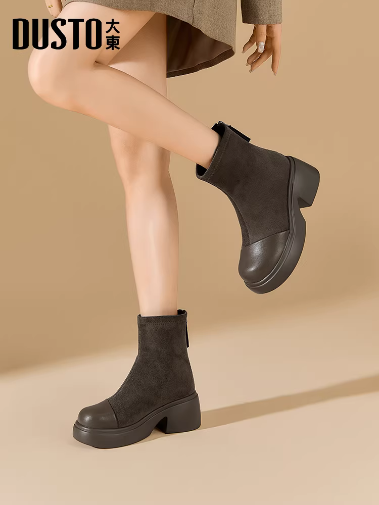 Giày bốt đế dày Dadong dành cho nữ, mẫu mới thu đông 2025, màu đen, dành cho người thấp, kiểu tất, chất liệu da lộn, dệt kim, co giãn.