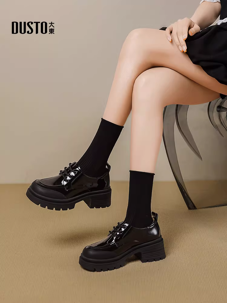Giày lười đế dày màu đen Dadong dành cho nữ 2025, kiểu Anh, đa năng, gót dày, giày da nhỏ, da bóng, giày đơn.