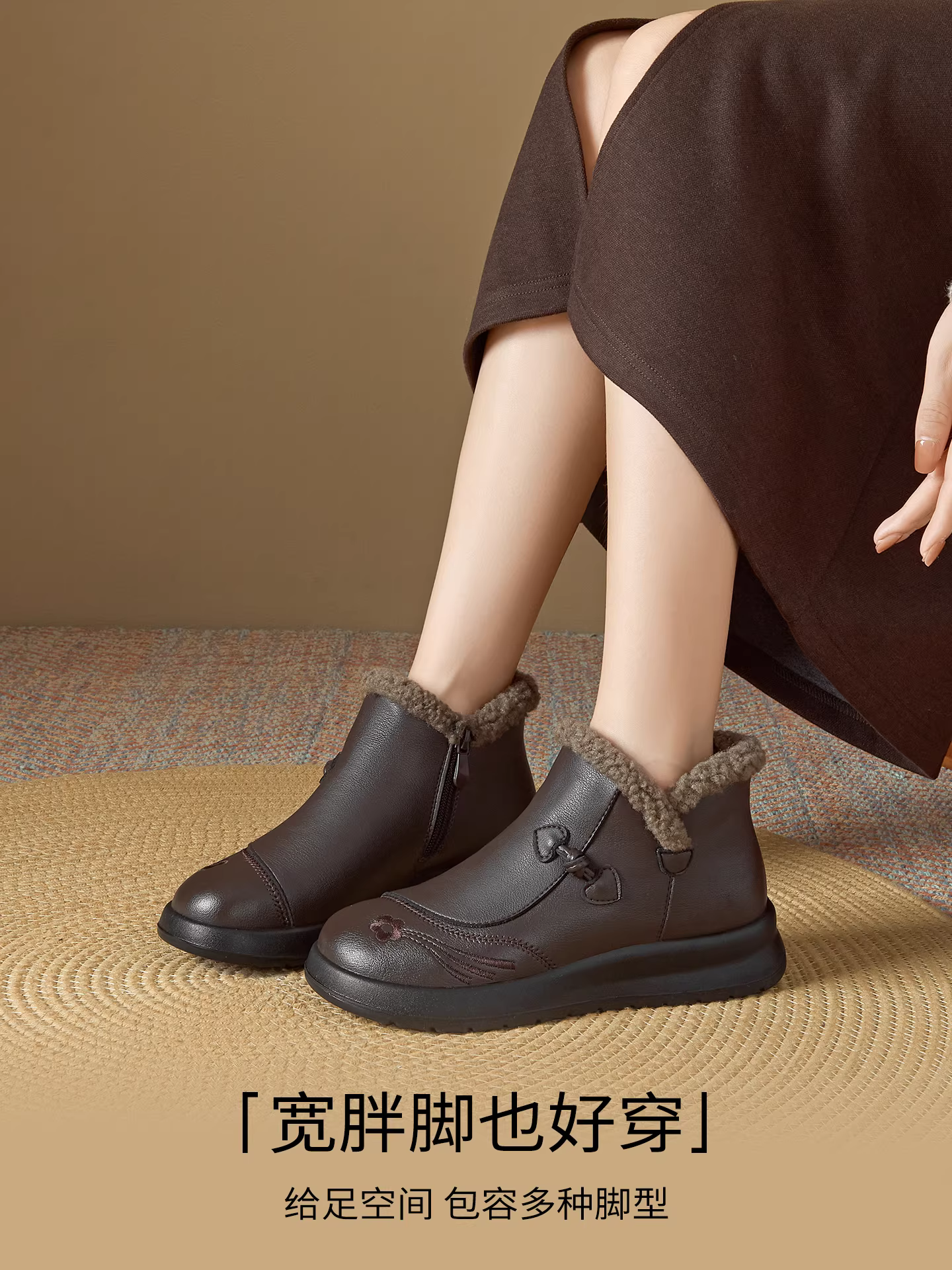 Giày bốt cotton của mẹ Dadong dành cho nữ 2025 Mẫu mới mùa đông dành cho người trung niên và người cao tuổi, Giày bốt đi tuyết ấm áp lót lông cừu với đế da mềm chống trượt.