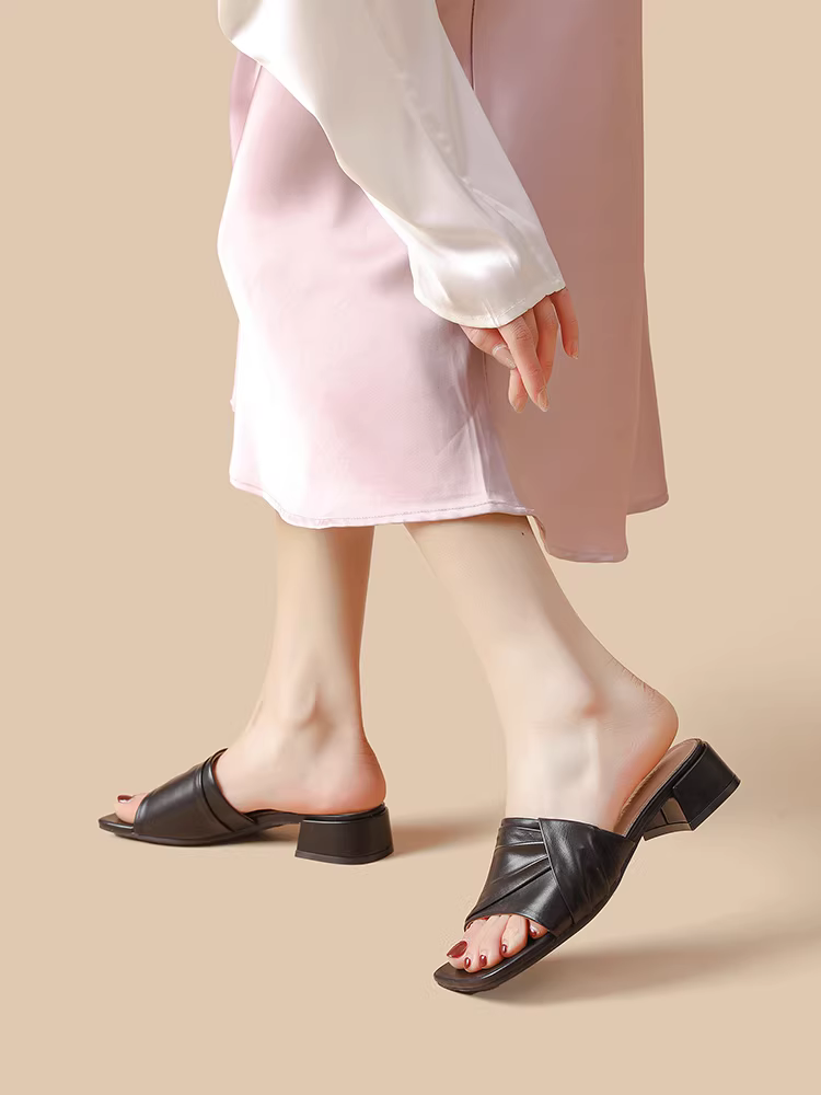 Dép cao gót thấp màu đen Dadong dành cho nữ, đi ngoài trời mùa hè, dép nữ đế dày mùa hè mới 2025, dép kiểu Pháp nhỏ nhắn.