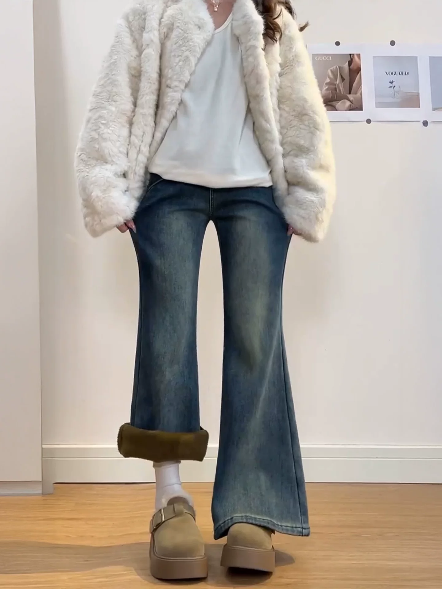 Quần jeans nữ ống loe cạp cao vintage mùa đông 2025, size lớn, lót lông dày, co giãn, che hông, tôn dáng, kiểu chuông