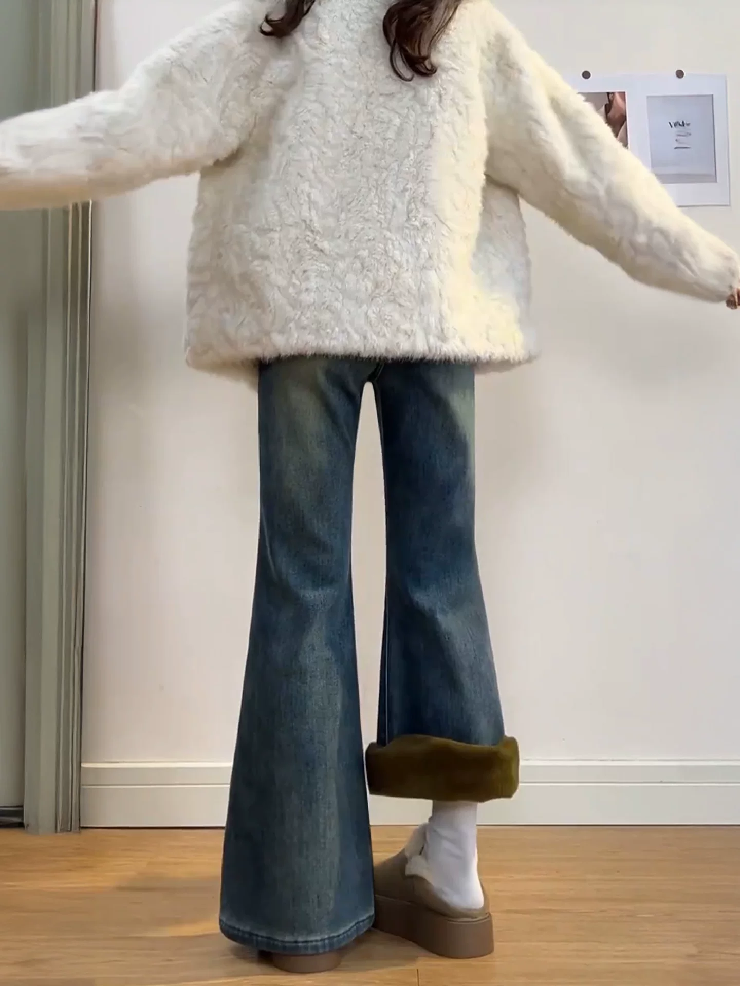 Quần jeans nữ ống loe cạp cao vintage mùa đông 2025, size lớn, lót lông dày, co giãn, che hông, tôn dáng, kiểu chuông
