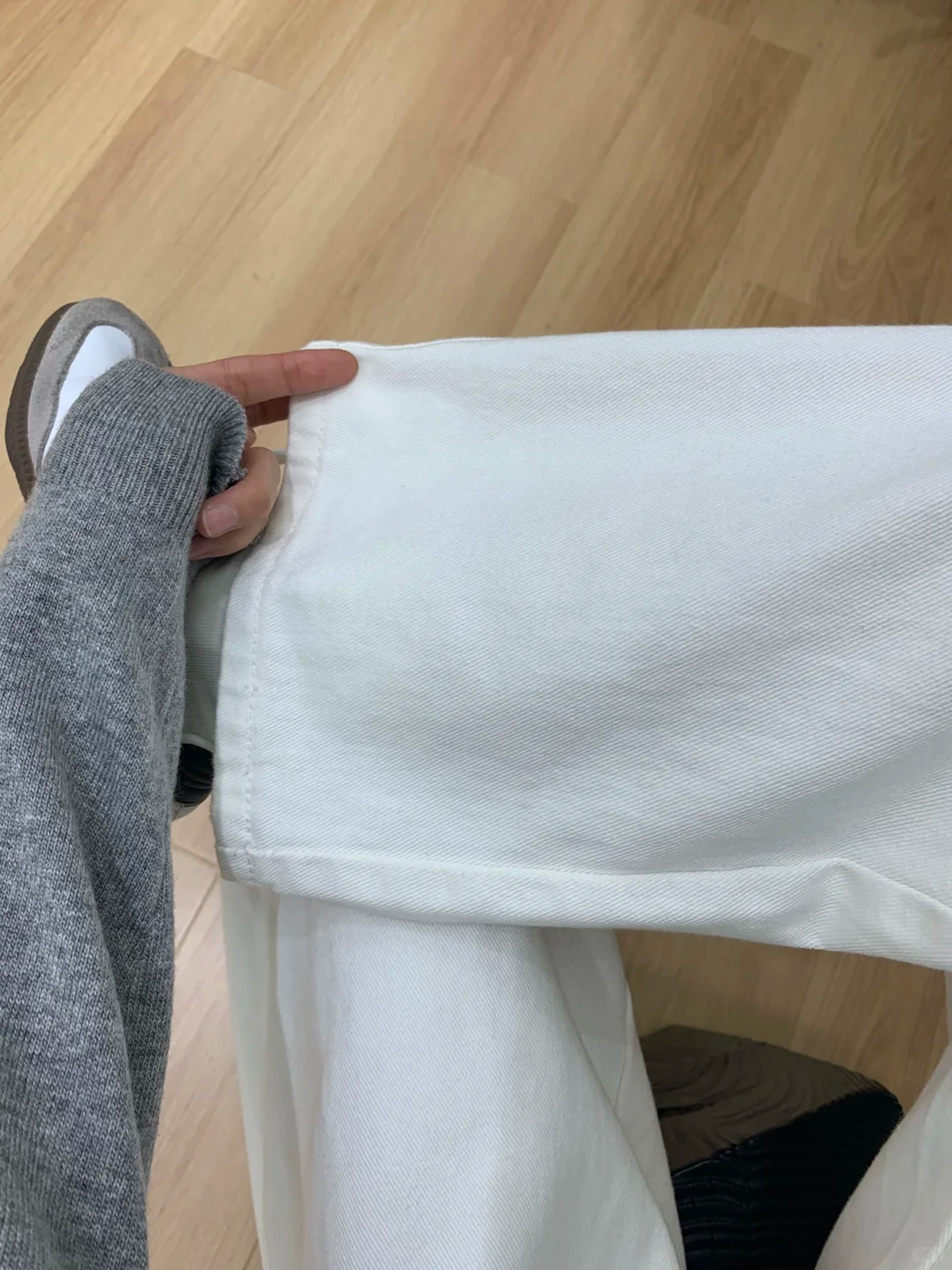 Quần jeans ống rộng màu trắng dành cho nữ, kiểu mới thu đông 2025, size lớn, cạp cao, dáng rộng, tôn dáng, quần ống thẳng.