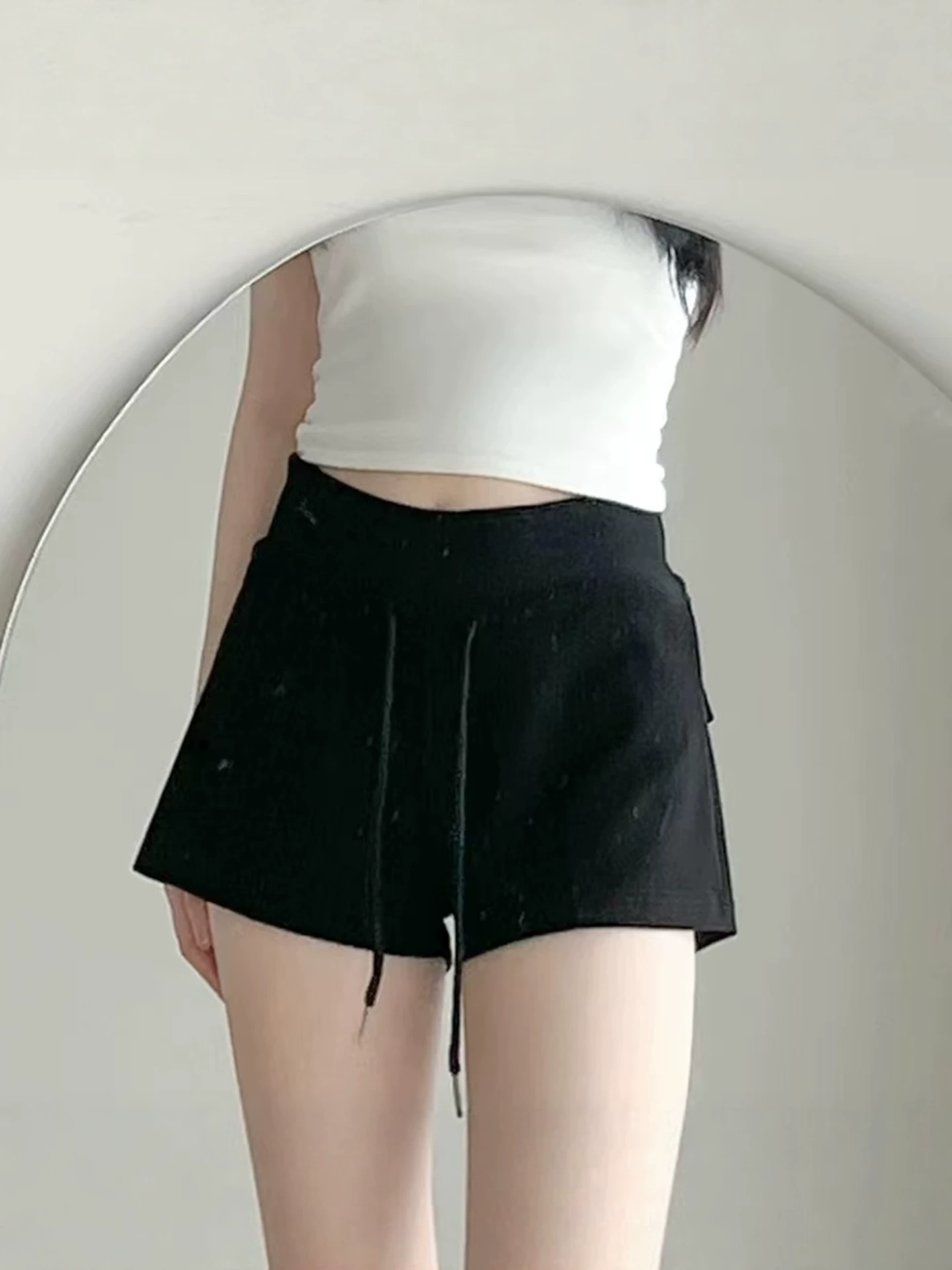 Quần short thể thao màu đen dành cho nữ, cỡ lớn mùa hè, cạp cao, che hông, quần short dáng chữ A thông thường, quần tập yoga.