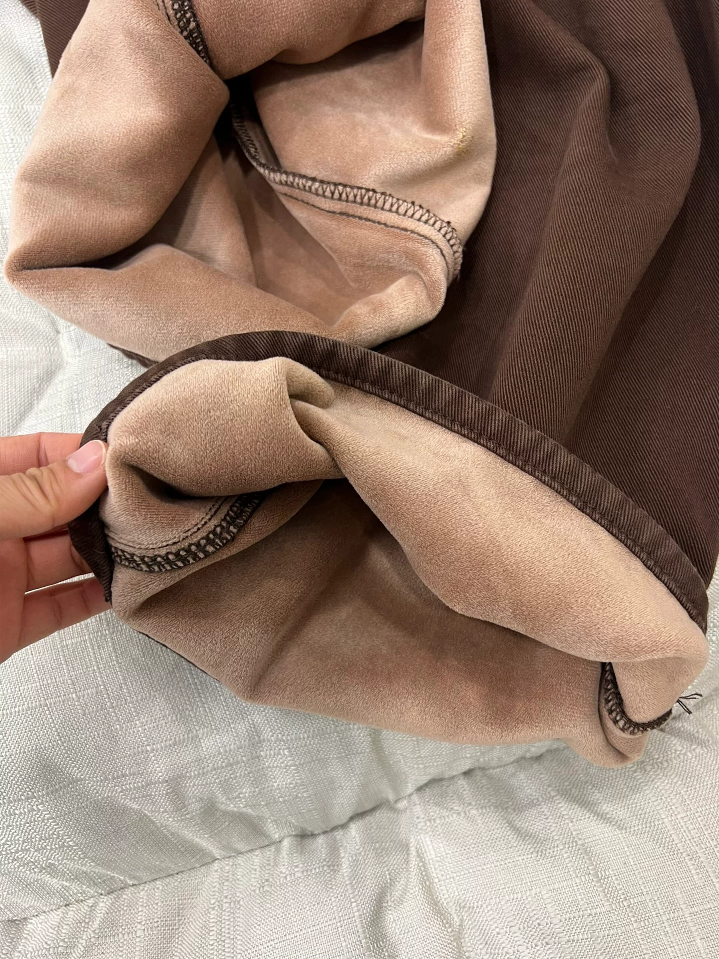 Quần jean dày lót lông màu nâu cà phê cổ điển dành cho nữ, mùa thu đông, cỡ lớn, lưng cao, dáng rộng, giảm béo, quần ống rộng ống thẳng.