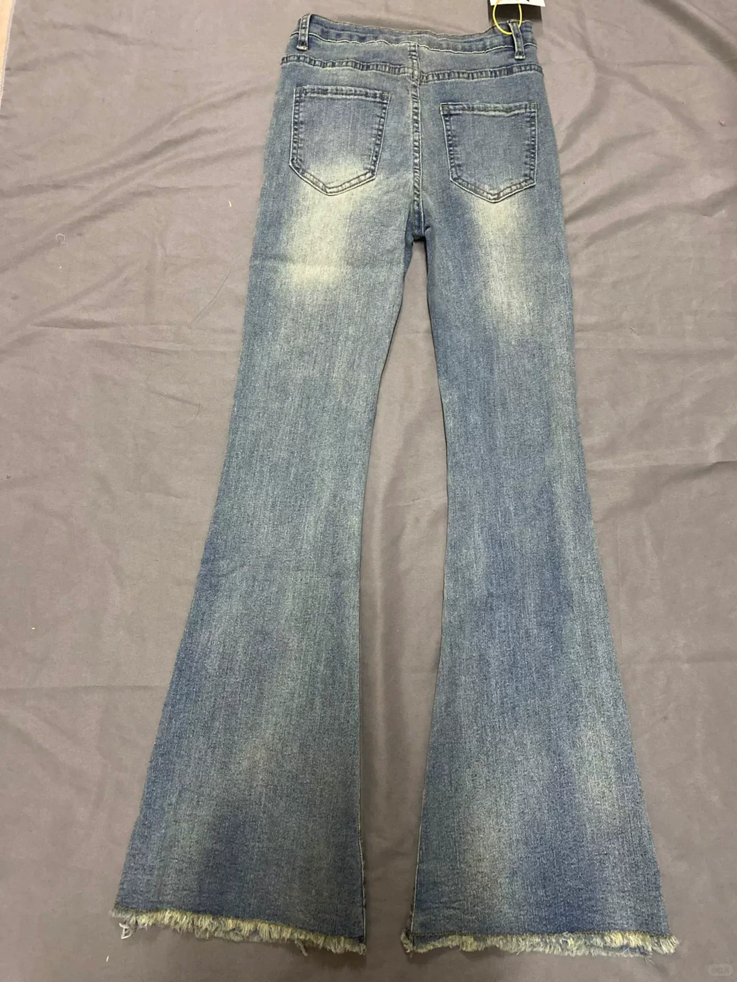 Quần jean ống loe viền xù cổ điển dành cho nữ, cỡ lớn mùa thu, cạp cao, co giãn, che hông, tôn dáng, quần ống chuông.