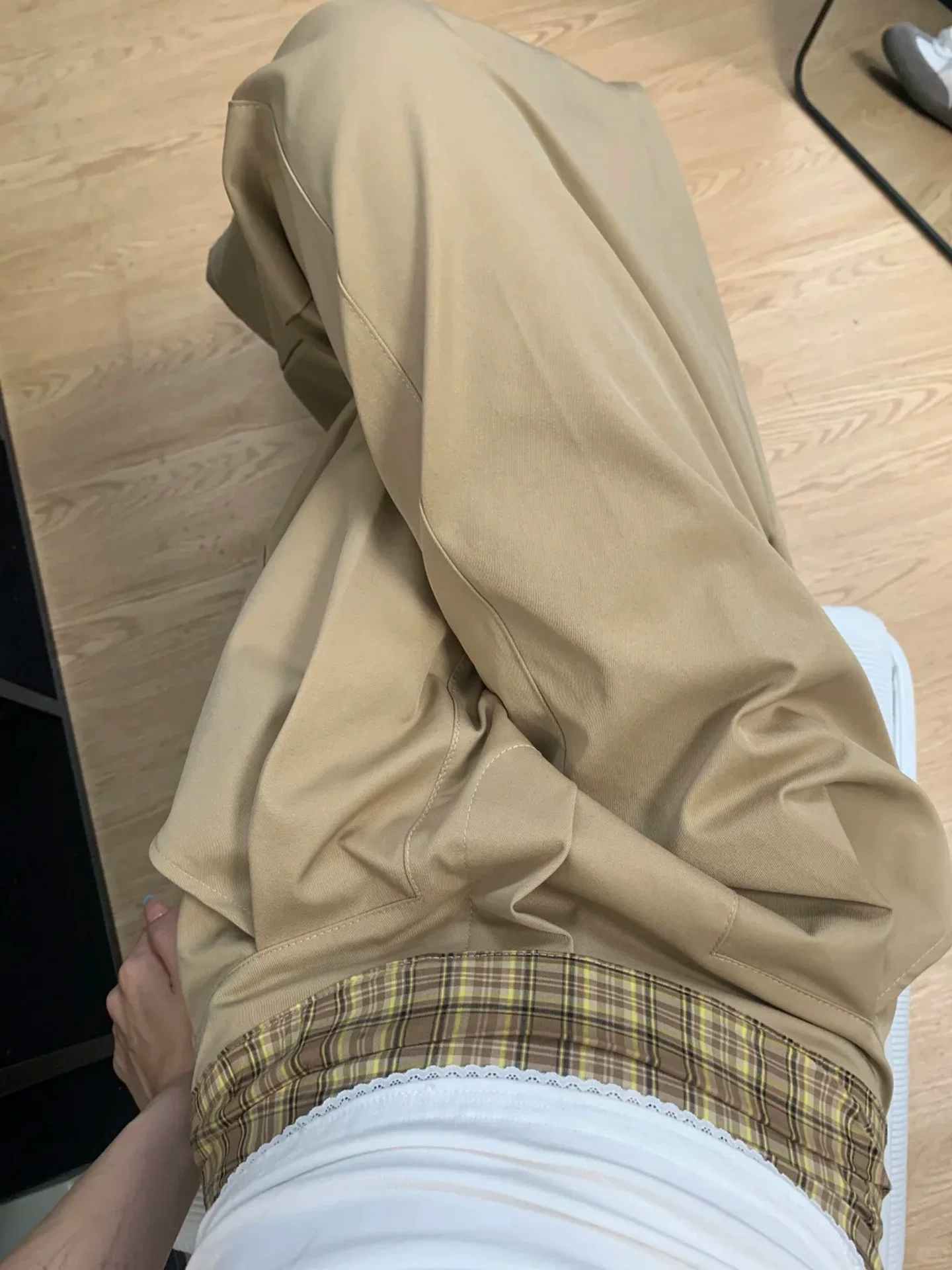 Quần ống rộng kẻ sọc kaki dành cho nữ, phong cách mới đầu thu, cỡ lớn, lưng cao, dáng rộng, dáng suông, quần ống đứng thông thường.