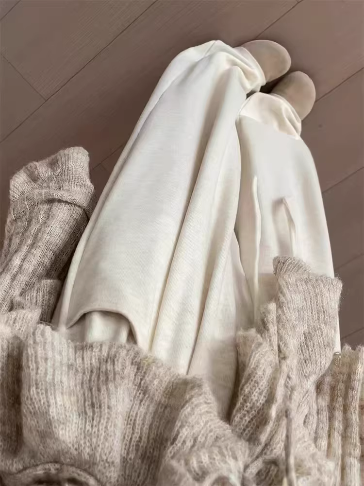 Quần dày lót lông cừu màu trắng nhạt dành cho nữ, thu đông 2025, cỡ lớn, cạp cao, che hông, thon gọn, mềm mại và quần ống rộng thông thường.