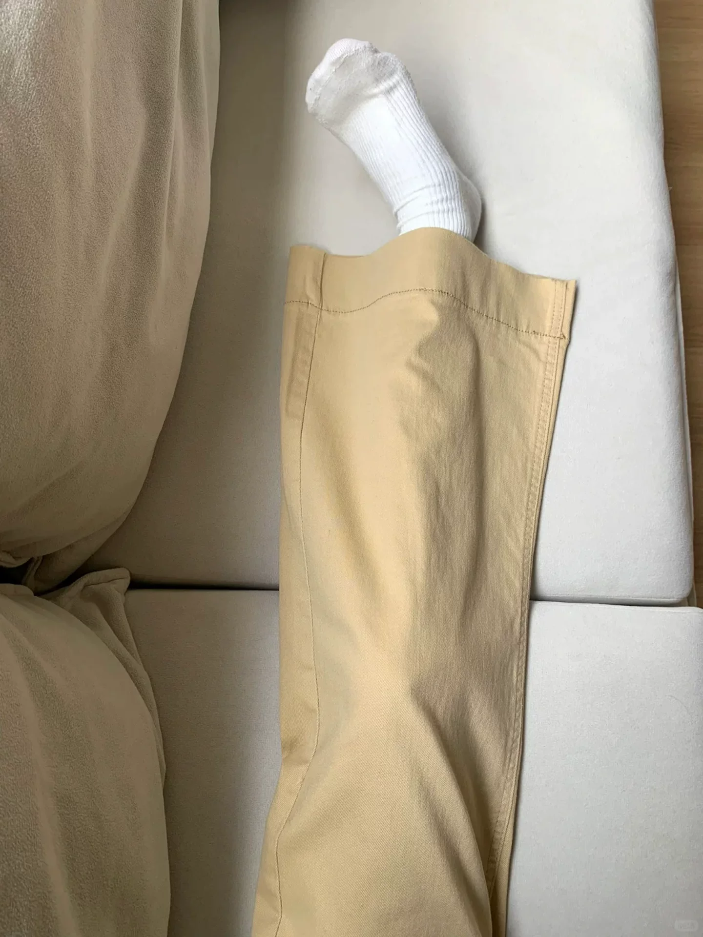 Quần jeans kaki dáng loe nữ, thu đông 2025, size lớn, cạp cao, rộng rãi, tôn dáng, không bó sát, kiểu chuông