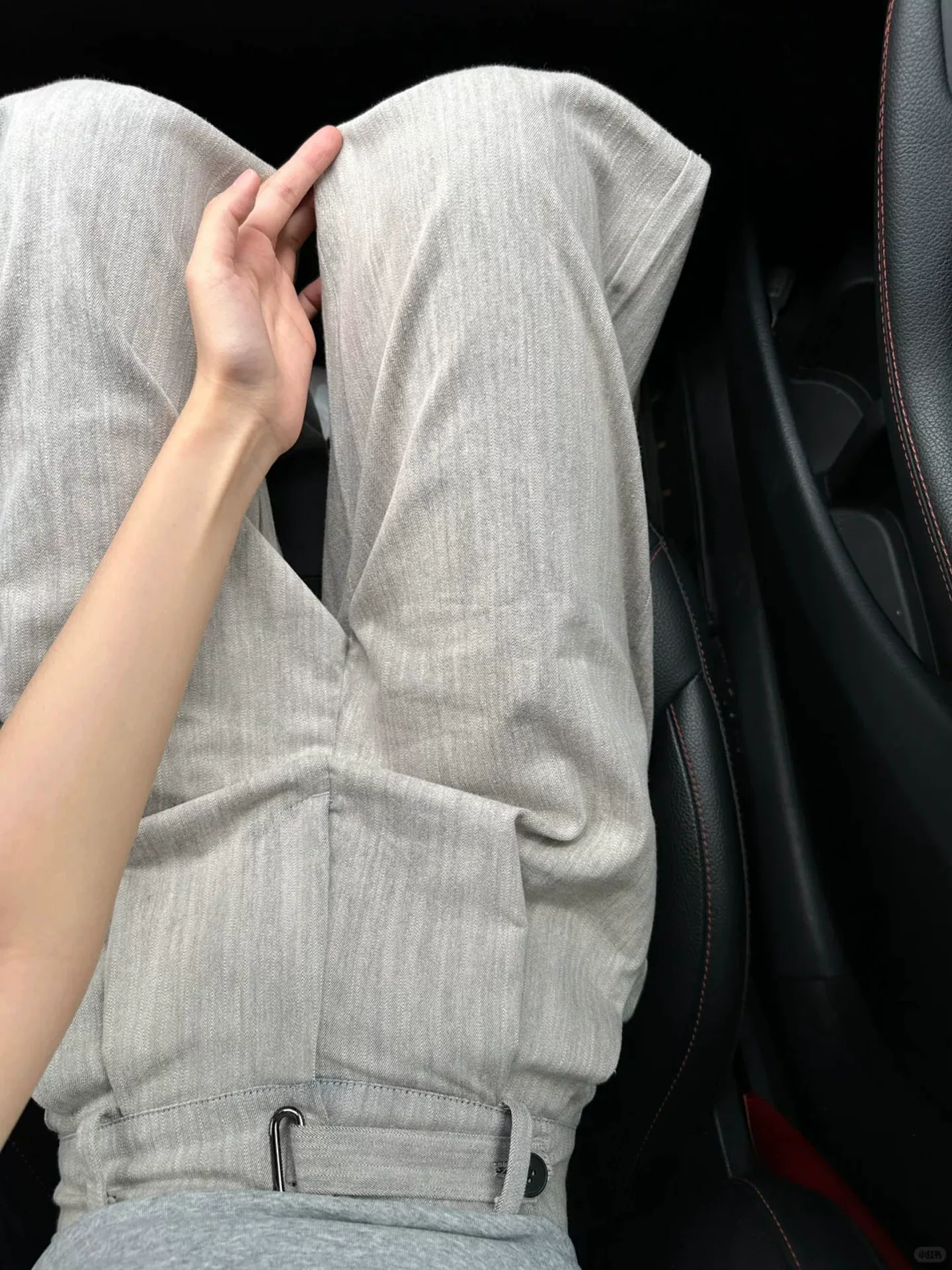 Quần âu màu xám nhạt dành cho nữ, phong cách đầu thu, cỡ lớn, lưng cao, che bụng, giảm béo, dáng quả lê, quần ống rộng.