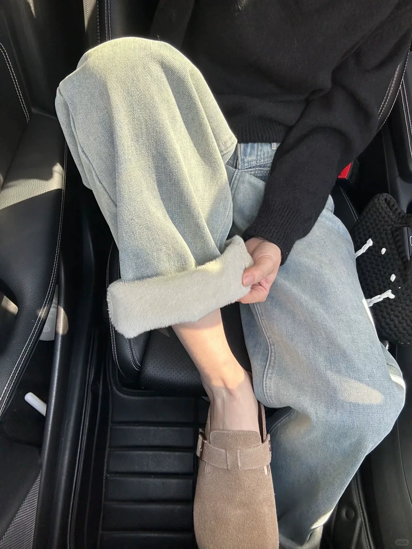 Quần jean ống thẳng lót lông cừu màu xanh nhạt dành cho nữ, mùa thu đông, cỡ lớn, lưng cao, dáng rộng, che hông, giảm béo, quần ống rộng dày.