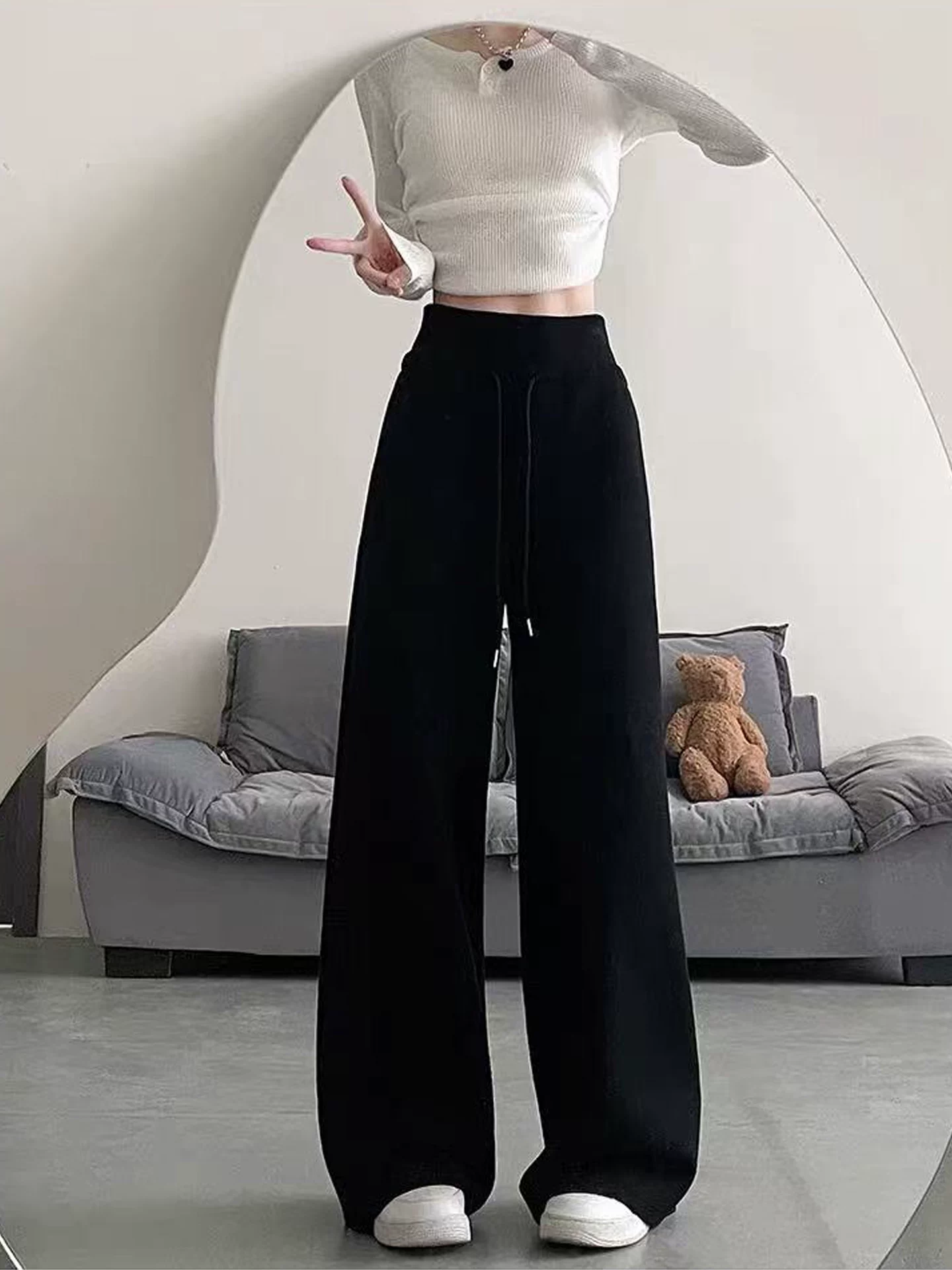 Quần thể thao nữ màu đen, kiểu dáng mới mùa thu 2025, size lớn, cạp cao, rộng rãi, mềm mại, tôn dáng, quần ống rộng.