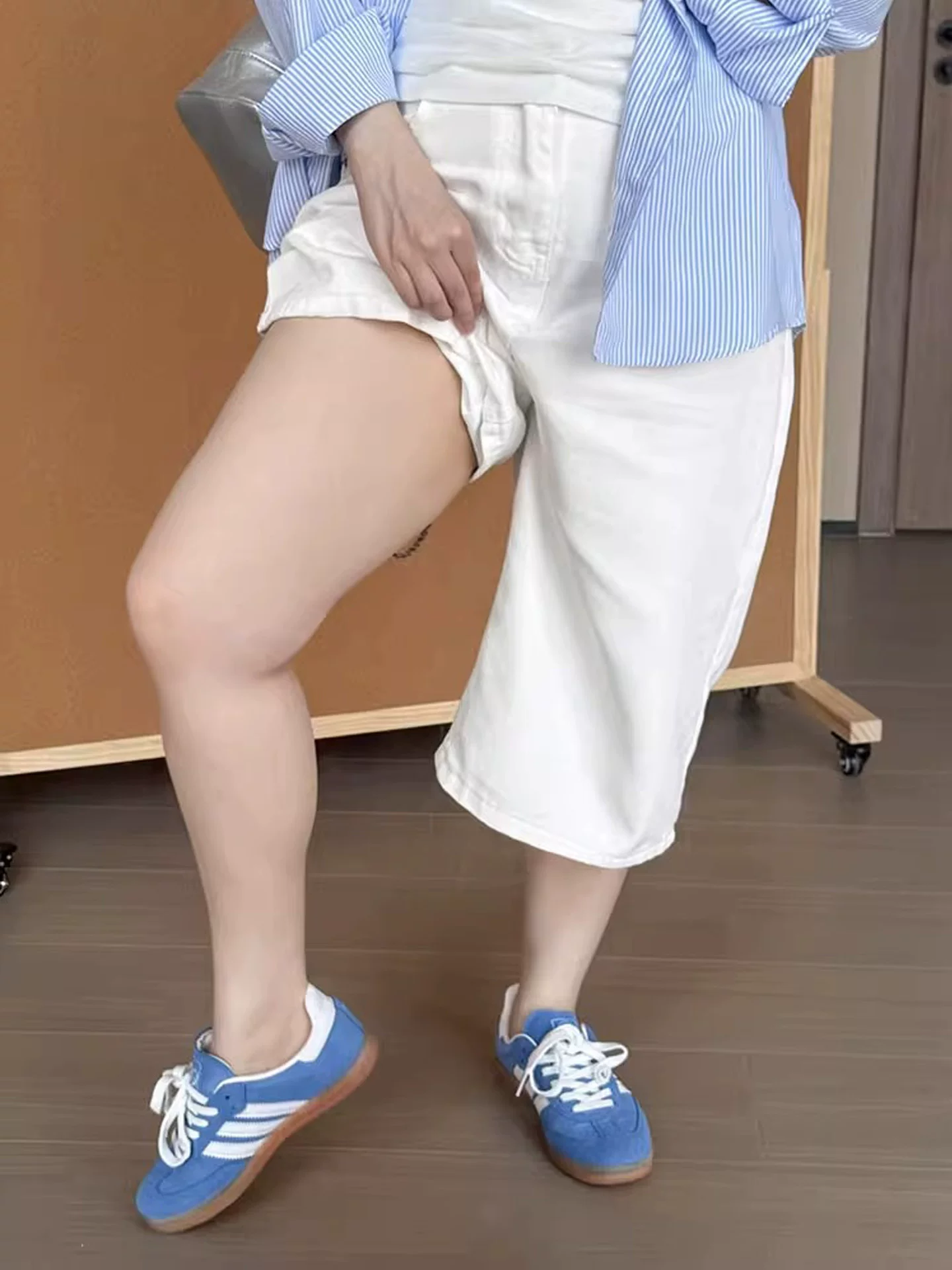 Quần jean ống rộng màu trắng dành cho nữ, size lớn mùa hè, cạp cao, dáng rộng, tôn dáng, dành cho người có thân hình hình quả lê, ống thẳng, quần lửng.