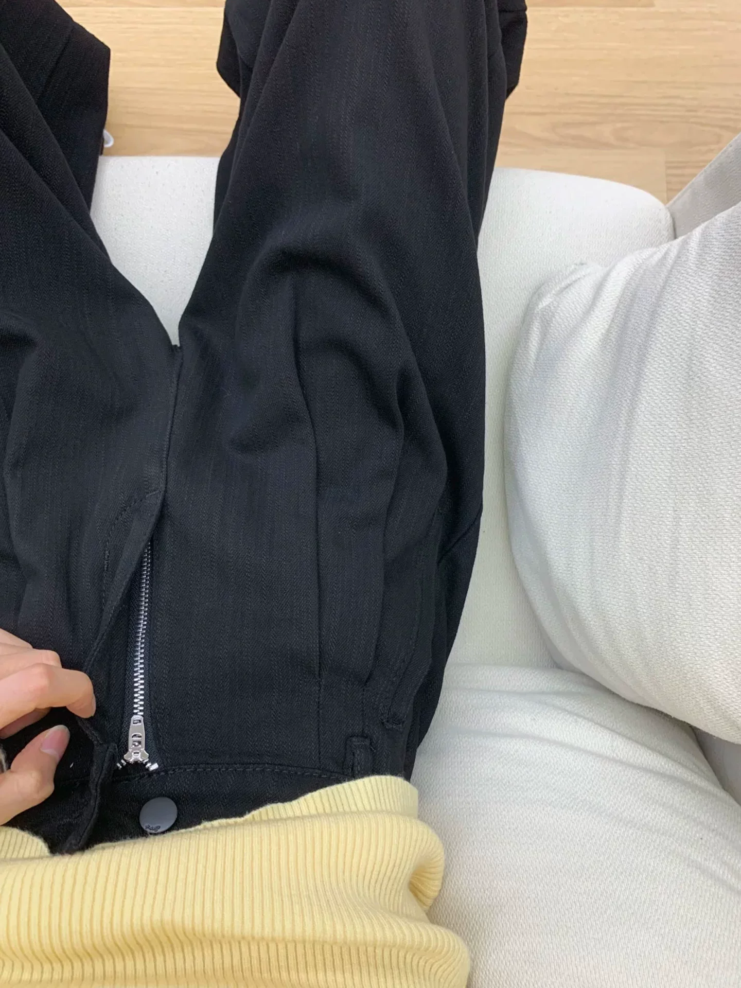 Quần jean đen cạp cao ống rộng dành cho nữ, kiểu dáng mùa thu mới, cỡ lớn, dáng rộng, xếp nếp, che hông, giảm béo, quần dài chạm sàn.