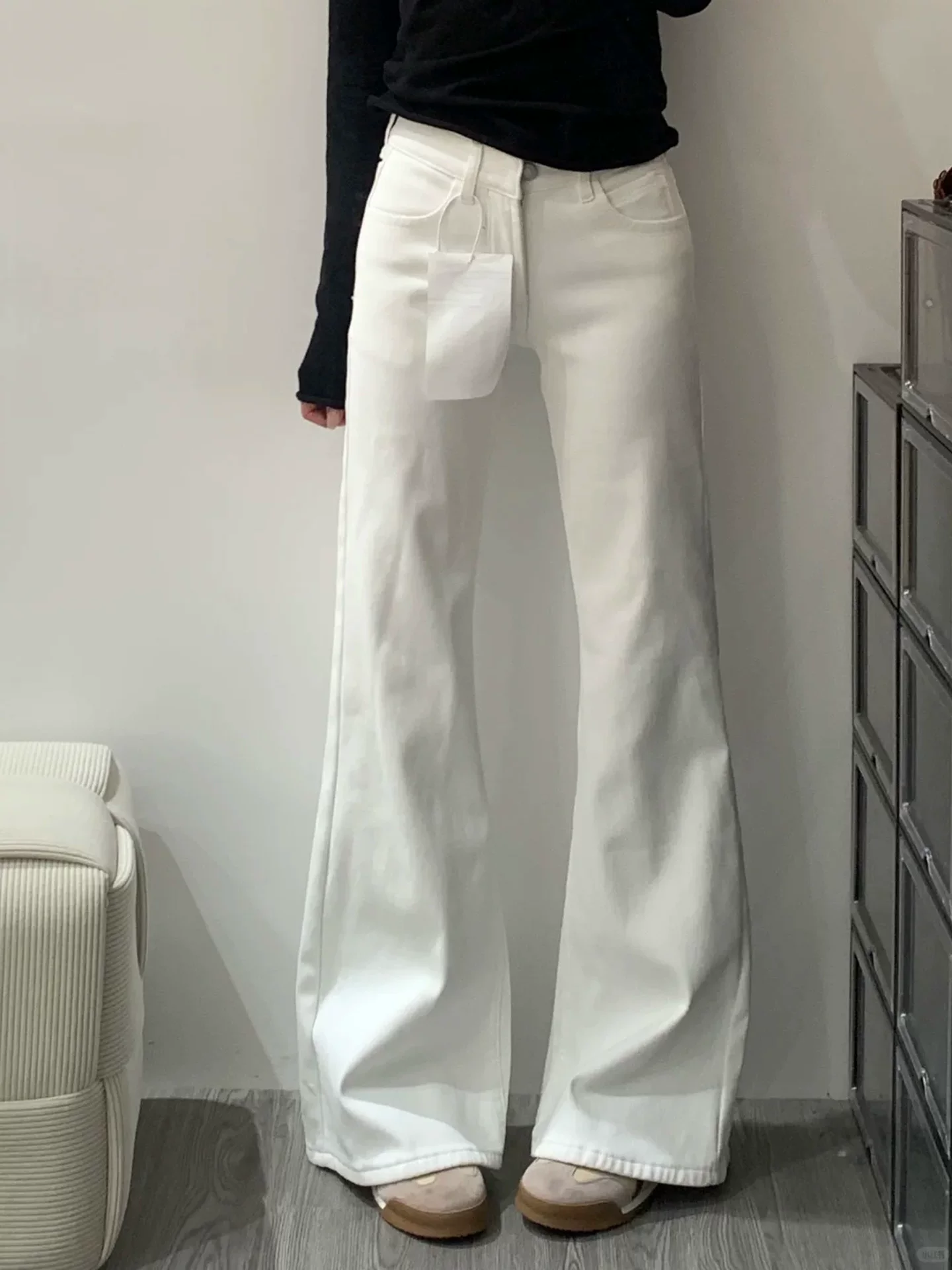 Quần jean trắng cạp cao dáng loe nữ, kiểu thu đông 2025, size lớn, co giãn, che hông, tôn dáng, ống chuông, dài chạm sàn