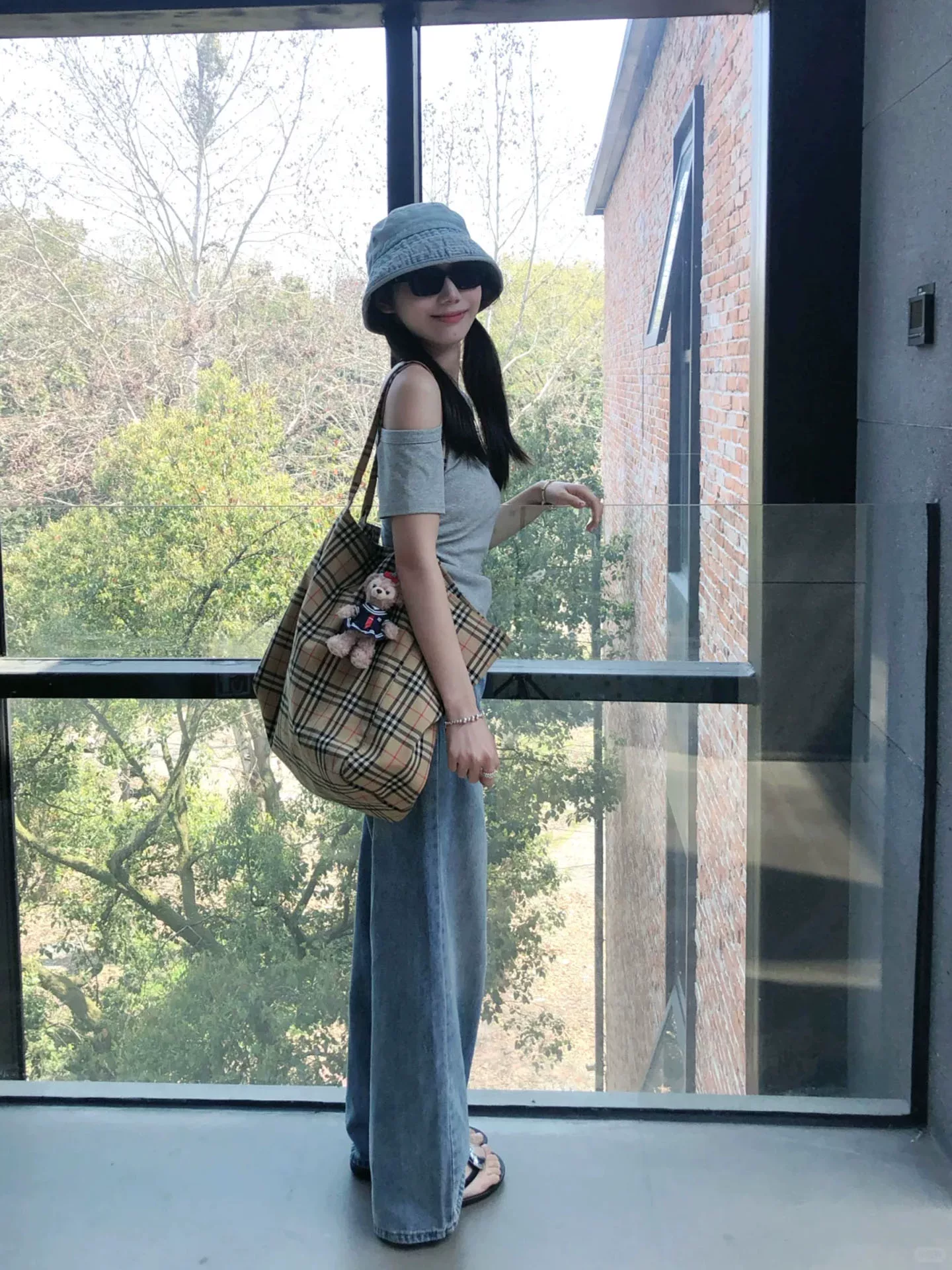 Quần jean ống đứng màu sáng dành cho nữ, kiểu mới thu đông 2025, size lớn, cạp cao, dáng rộng, tôn dáng, quần ống rộng nhỏ nhắn.