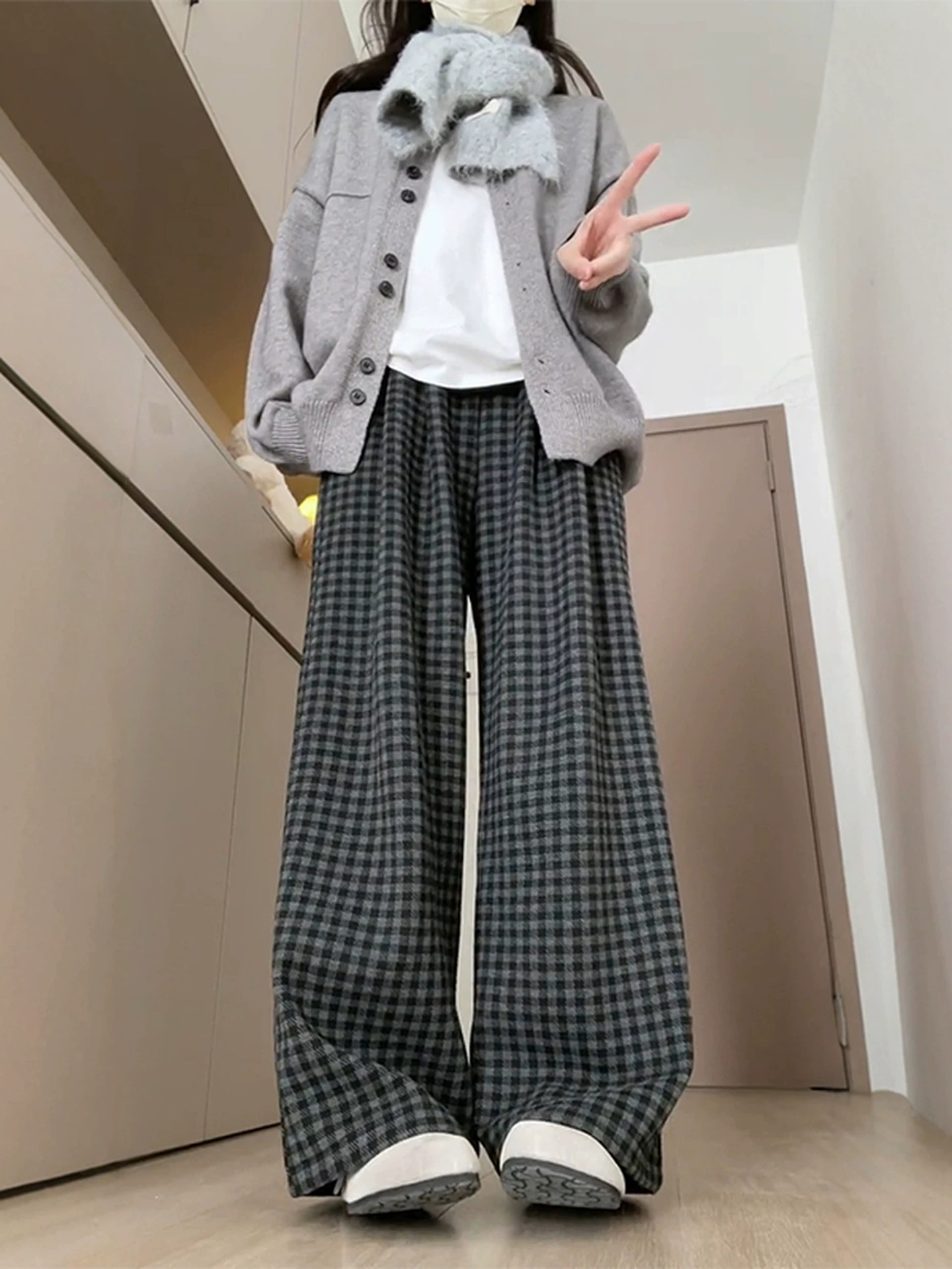 Quần âu kẻ sọc len màu đen và xám dành cho nữ, mùa thu đông, lót lông cừu, cỡ lớn, cạp cao, che hông, dáng suôn, tôn dáng, quần ống rộng.