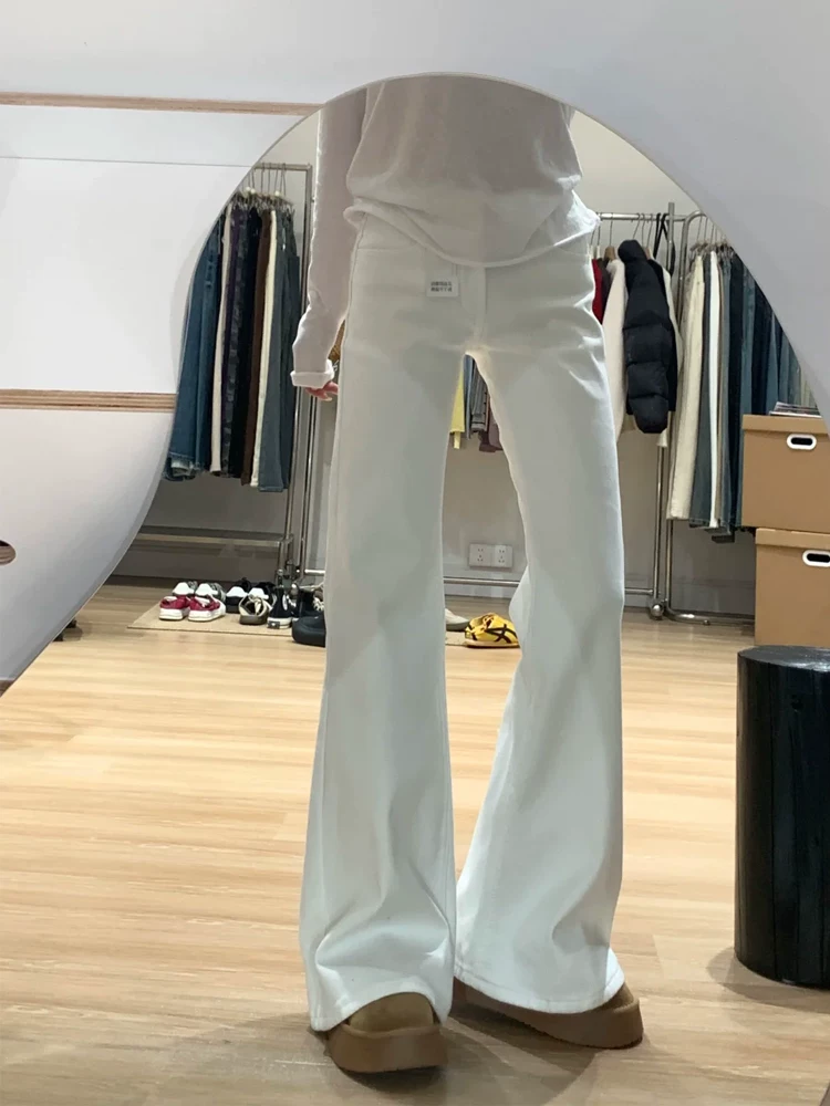 Quần jean loe nữ không bó sát chân, kiểu mới thu đông 2025, size lớn, cạp cao, co giãn, tôn dáng, quần ống chuông màu trắng