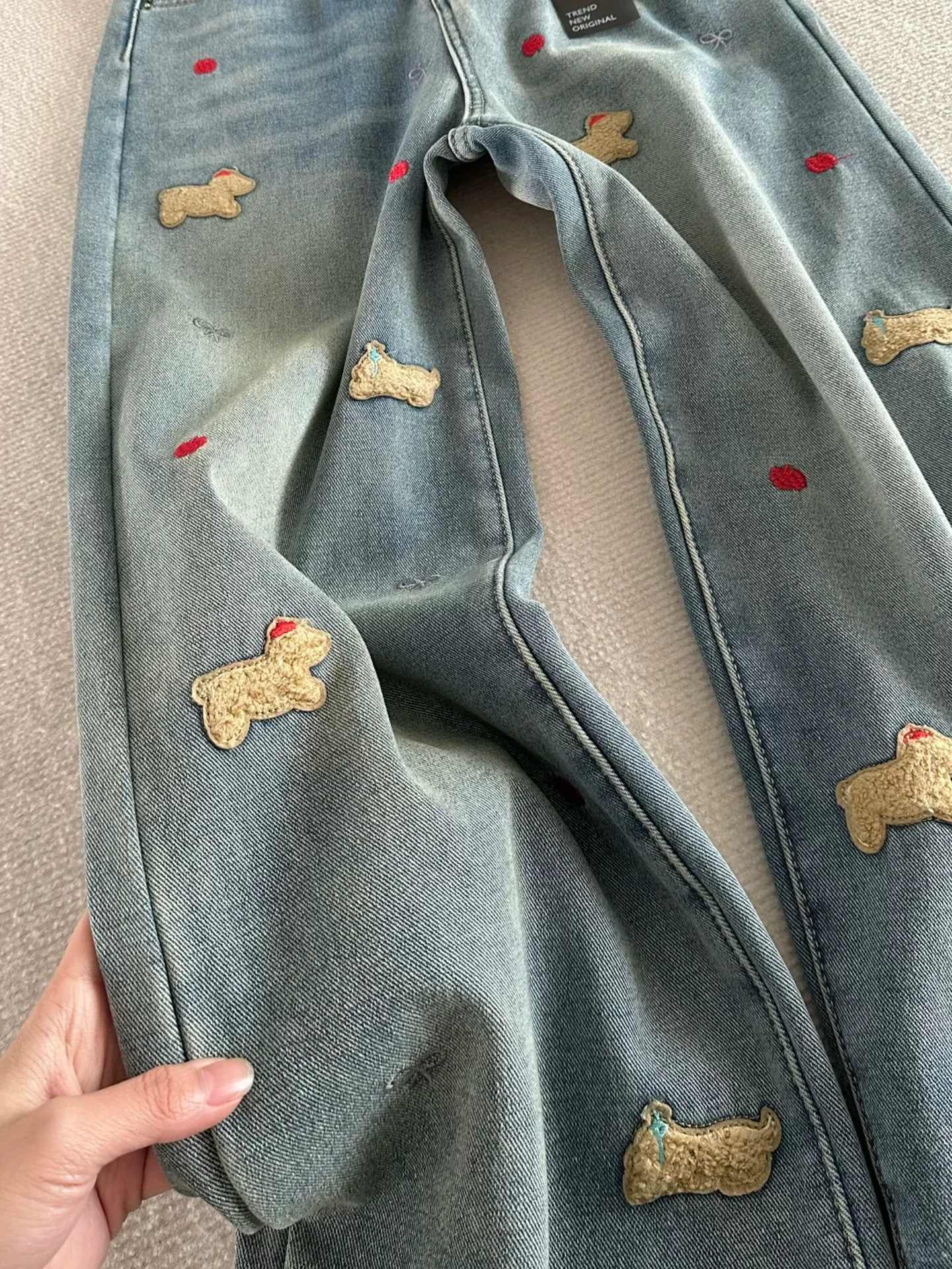 Quần jean ống rộng dày có lót lông cừu thêu dành cho nữ, mùa thu đông, cỡ lớn, lưng cao, dáng rộng, dáng suông, quần ống đứng nhỏ nhắn.