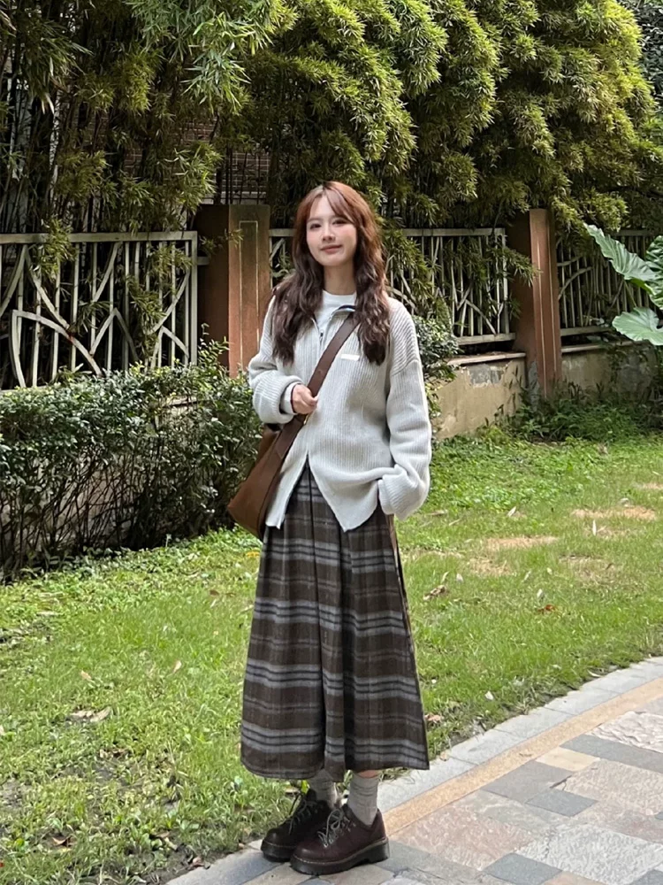 Váy kẻ sọc len cổ điển dành cho nữ trong mùa thu đông, cỡ lớn, eo cao, tạo vẻ thon gọn và che hông, váy xếp ly chữ A dài vừa phải