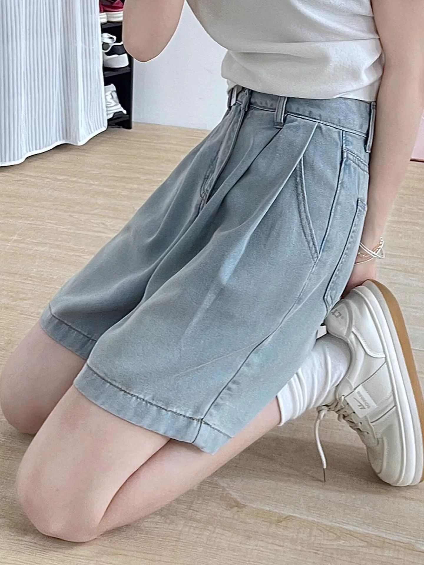 Quần short denim thẳng ống rộng Tencel dành cho nữ, mùa hè 2025, size lớn, cạp cao, che hông, tôn dáng, chất liệu lụa đá, dài đến đầu gối.