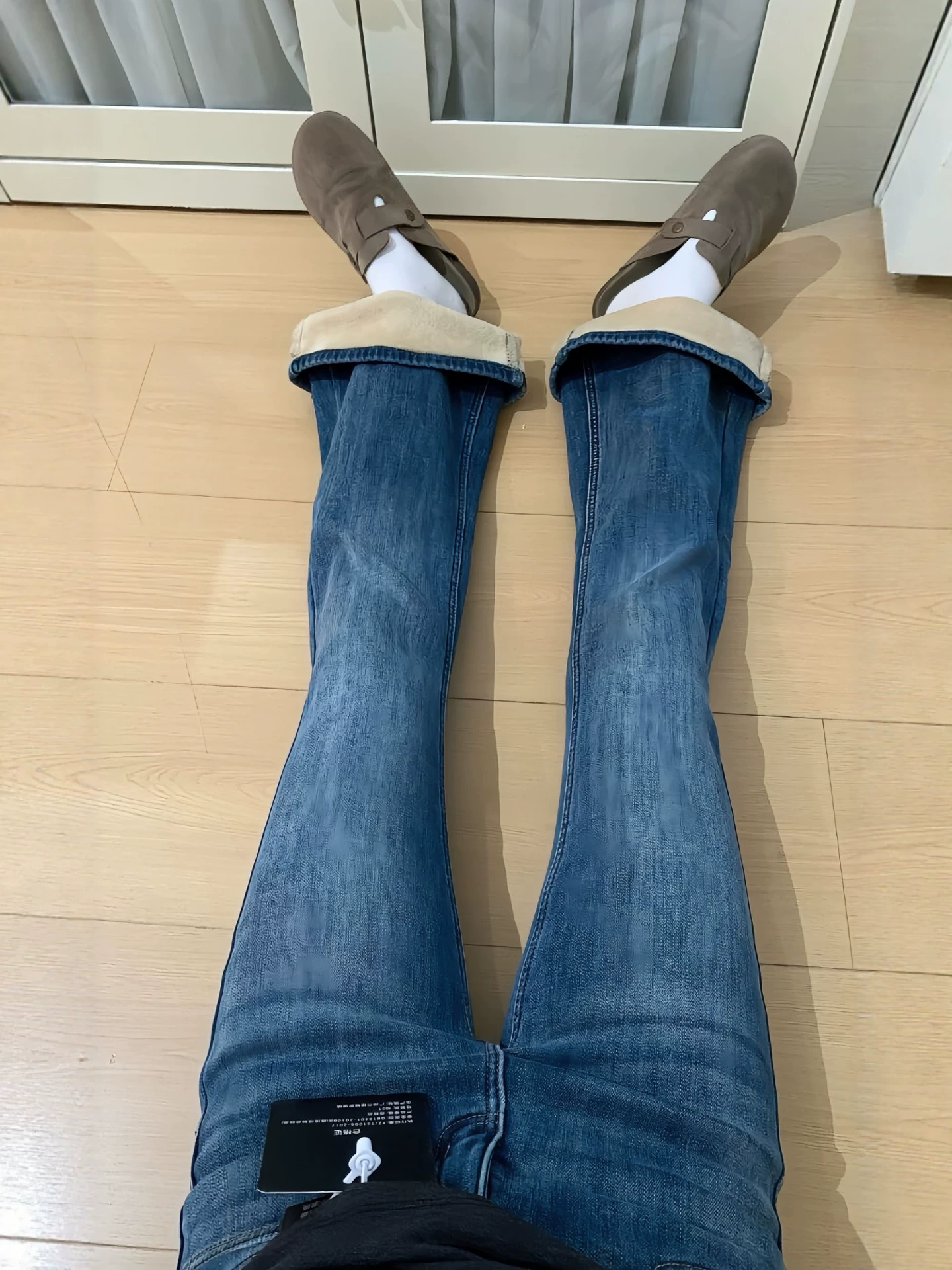 Quần jean xòe màu xanh đậm cạp cao dành cho nữ, mùa thu đông, cỡ lớn, lót lông cừu, dày dặn, co giãn, quần ống loe che hông.